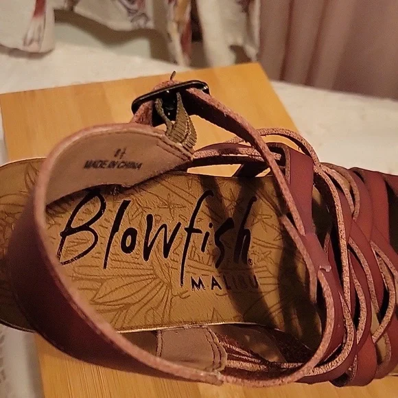 Women's Brown Wedge Sandals - Picture 3 of 6